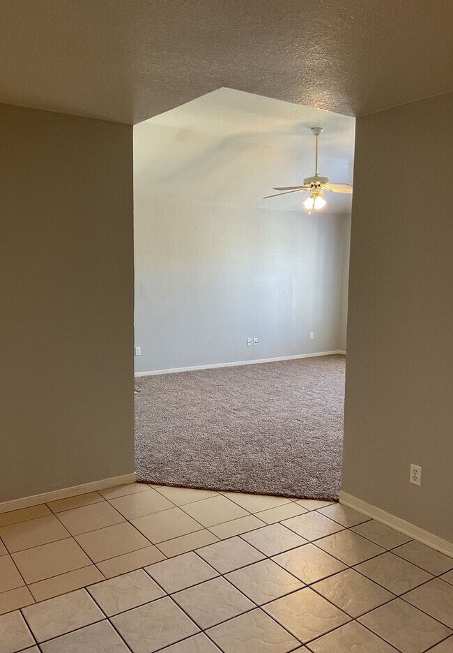 Foto del edificio - RENT REDUCTION - AVAILABLE NOW!