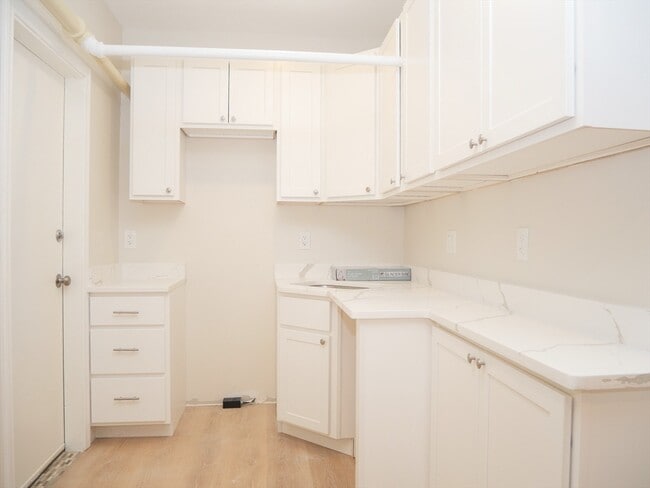 Building Photo - 22 Beals St