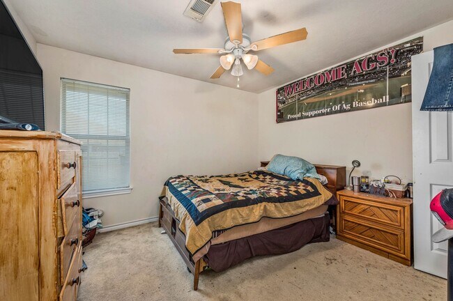 Foto del edificio - PRE-LEASE August 2026!! Great Location for...