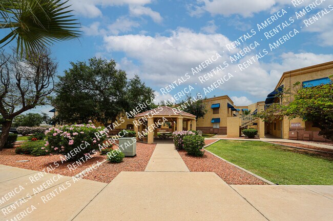 Foto del edificio - 12221 W Bell Rd