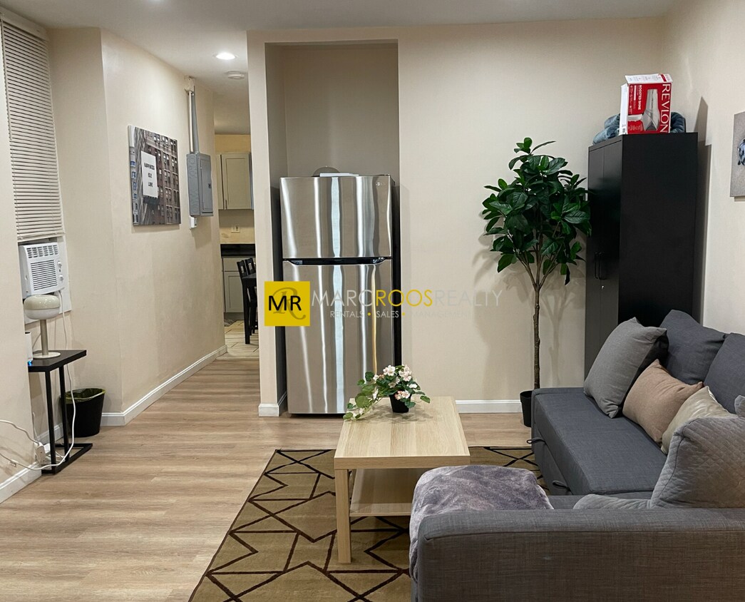 Foto principal - 871 Harrison Ave