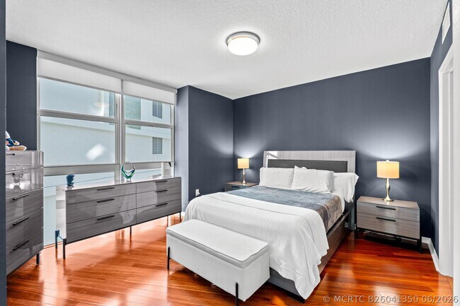 Foto del edificio - 347 N New River Dr E