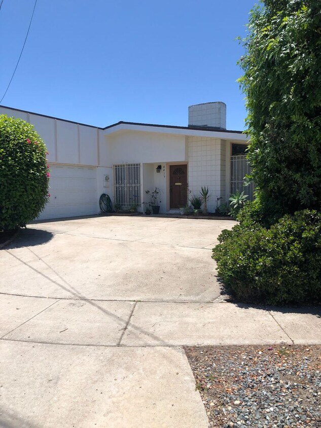 Primary Photo - Spacious Single Story 4 bed 2 bath home in...