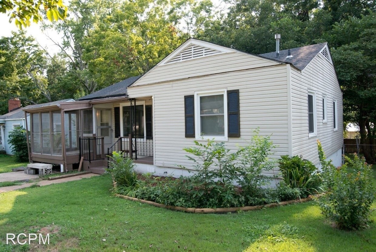 221 Richmond Dr NW, Huntsville, AL 35811 House Rental in Huntsville