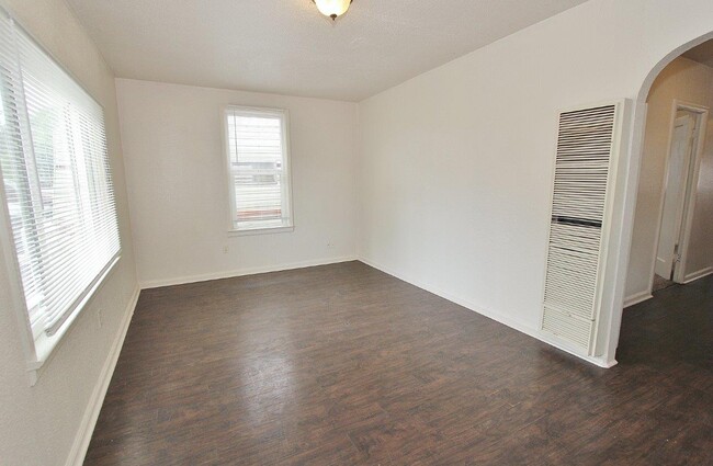 Foto del edificio - 811 8th Ave N