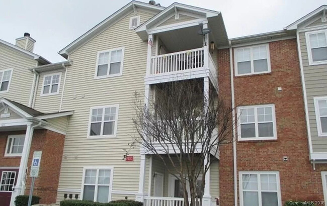 Foto del edificio - Room in Condo on Hyde Glen Ct