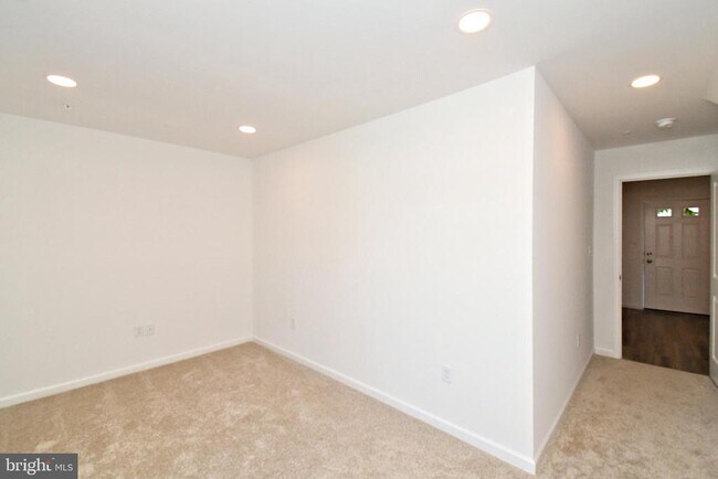 Building Photo - 114 Kuechler Ct