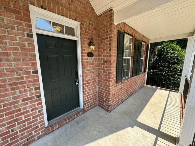 Foto del edificio - Wonderful 4 Bed Durham End-Unit Townhome