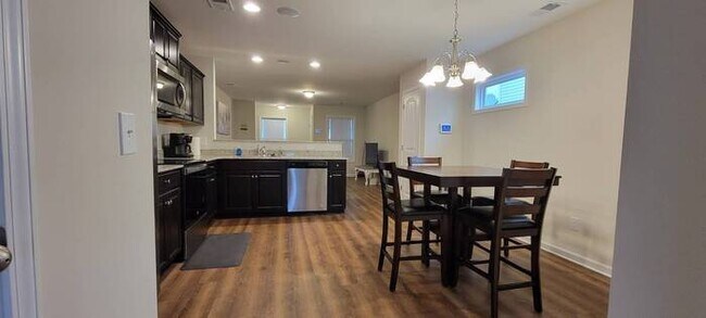 Foto del edificio - Furnished rental
