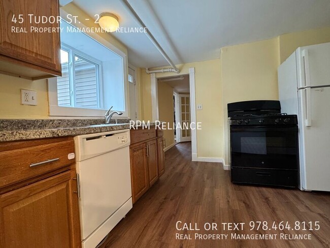 Foto del edificio - 2-Bedroom Apartment in Lynn, MA – Heat & H...