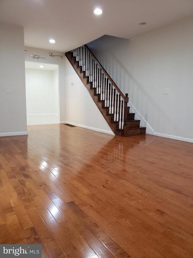 Building Photo - 1221 S 49th St