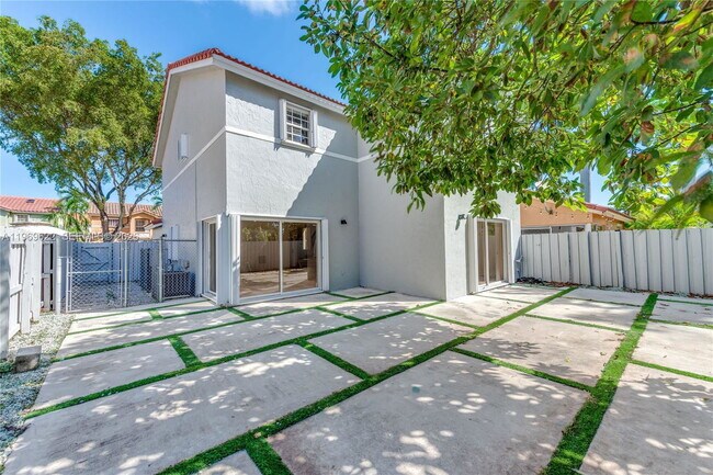 Foto del edificio - Southwest 103rd Lane, Miami, FL 33186 - 4 BR 2.5 BA townhouse
