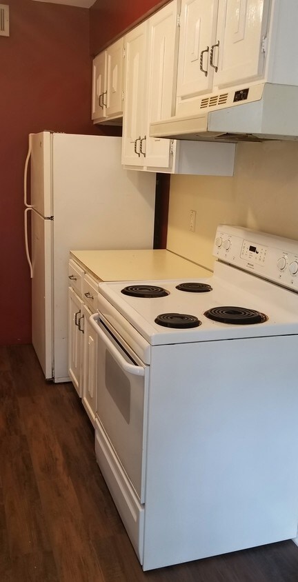 Foto principal - 6816 S Toledo Ave