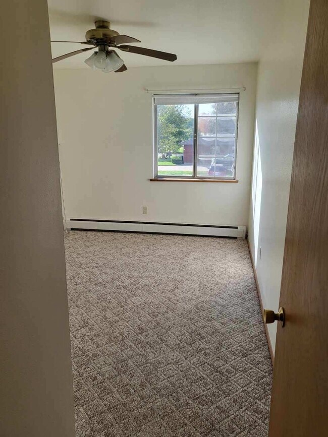 Building Photo - Carriage Hill Apartments