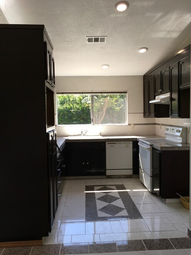Foto del edificio - Beautiful single story home 3bedrooms, 2ba...