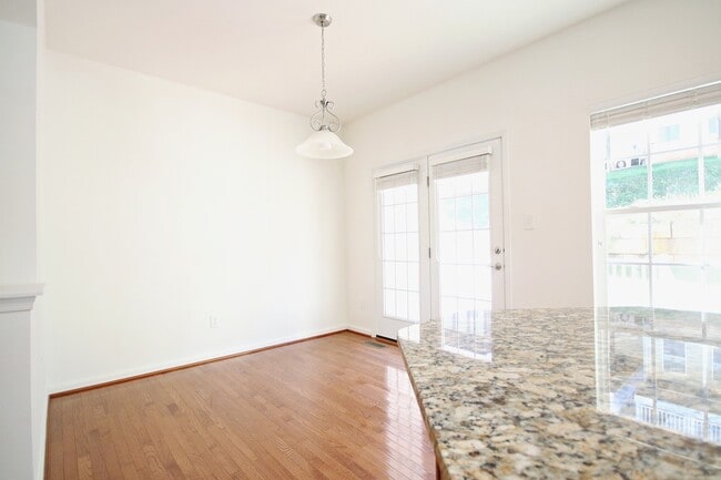 Building Photo - Pet-Friendly Pavilions at Pantops Townhome