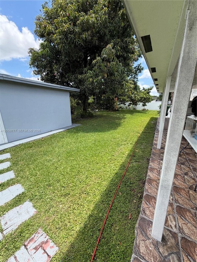 Foto del edificio - 4851 NW 192nd St