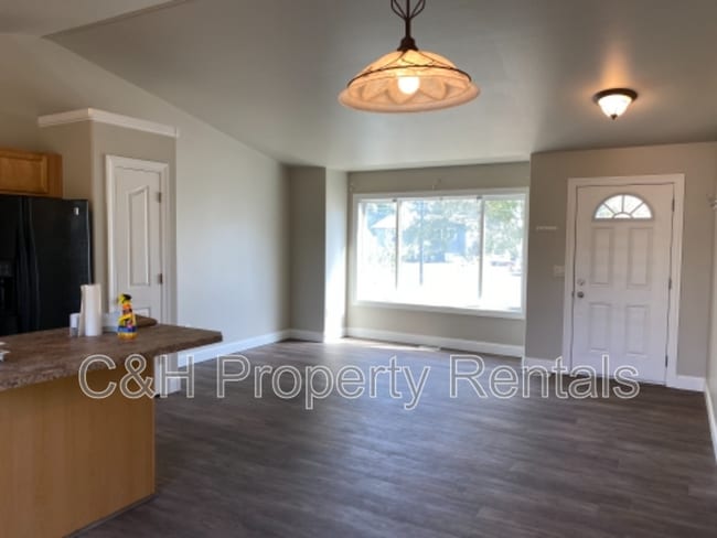 Building Photo - 1738 Bench Blvd