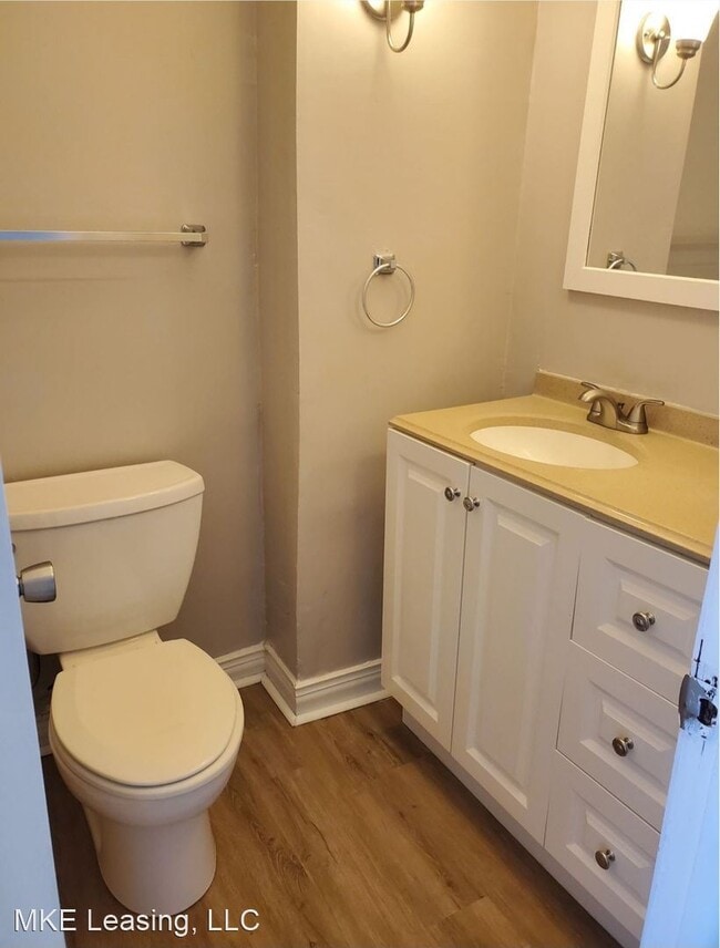 Building Photo - 3 br, 1.5 bath House - 8883 N Swan Road Un...