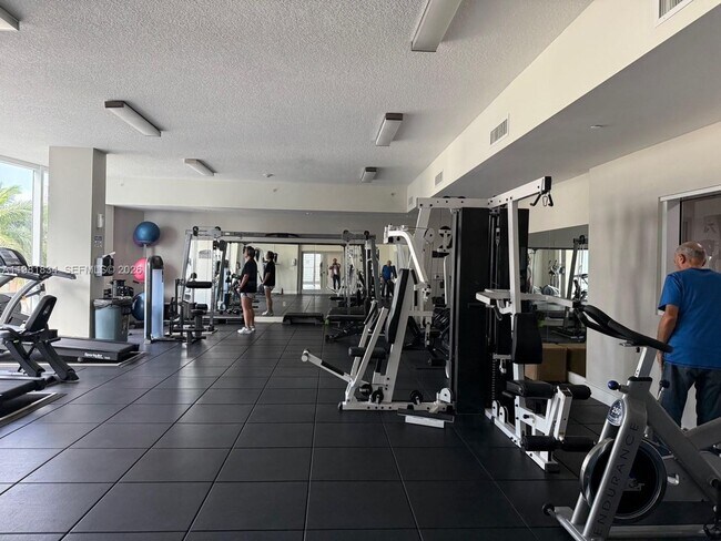 Foto del edificio - 601 NE 23rd St