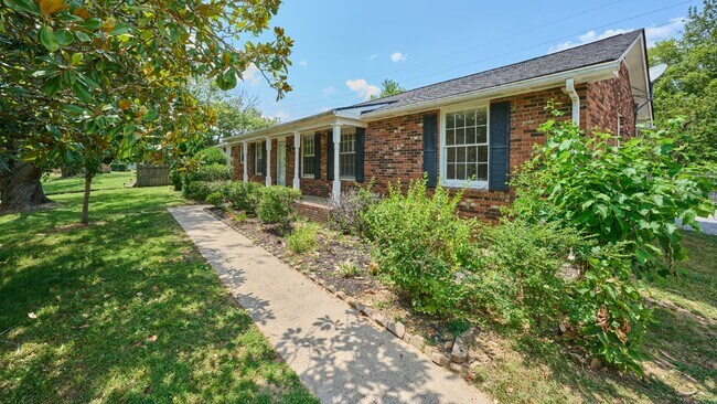 Building Photo - Reduced: 3BR, 2BA house with garage and fe...