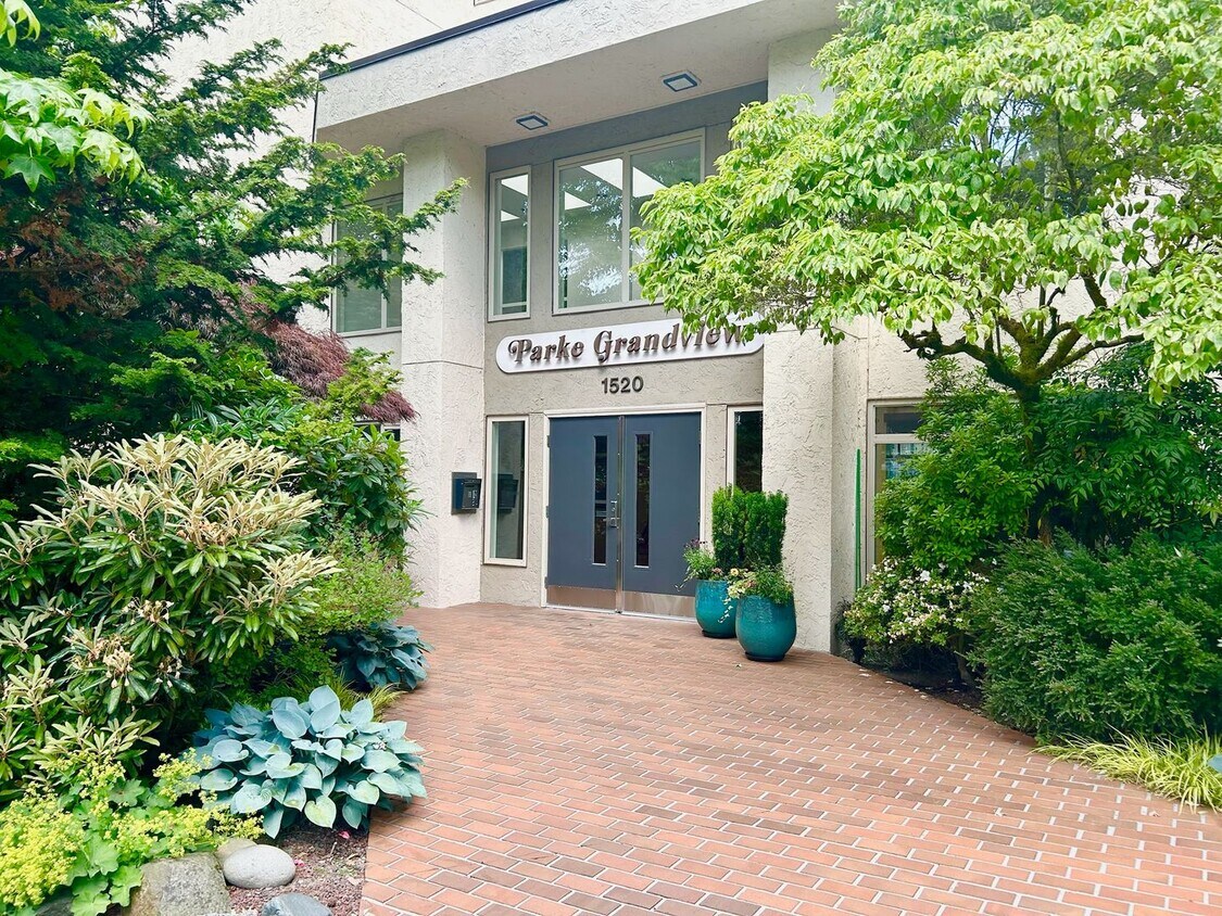 Foto principal - North Capitol Hill Condo