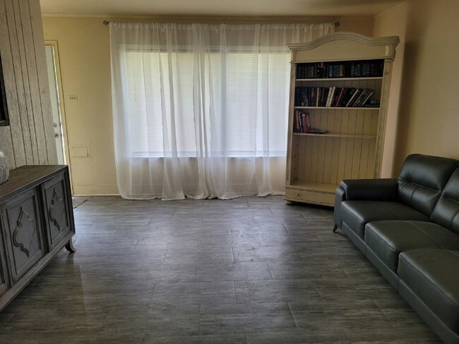 Foto del edificio - 275 Arrowhead St