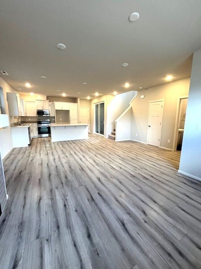 Building Photo - New 4 Bedroom 2.5 Bath Home McMinnville OR
