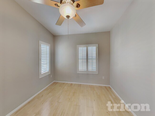 Foto del edificio - 16825 N 14th St