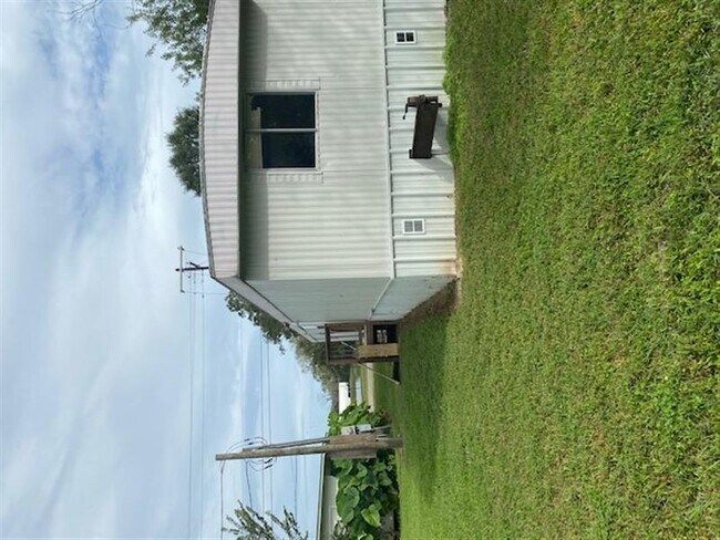 Building Photo - 3/2 mobile home.  Limited Mobile homes left!