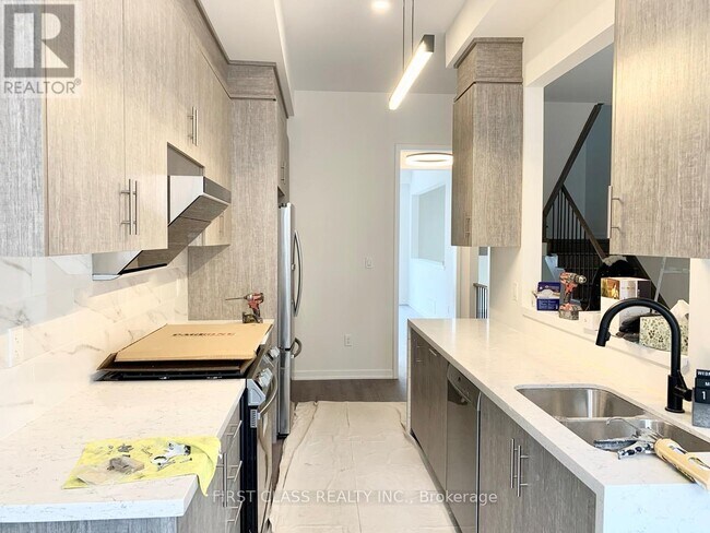 Photo du bâtiment - 10 Pantheon Ln