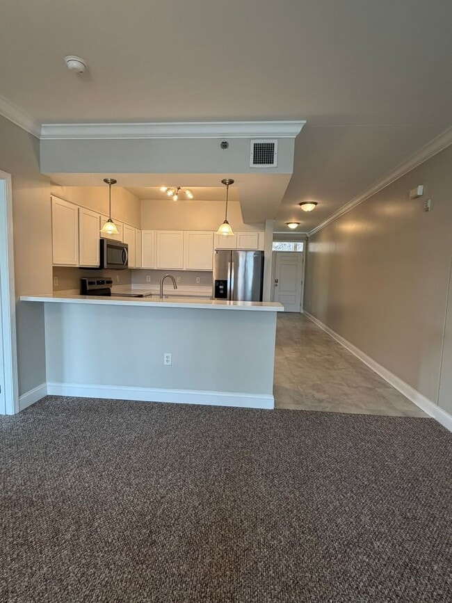 Foto del edificio - **Stunning Waterfront Condo in Downtown Knoxville**  2 Bedroom, 2 bath Fully renovated! Available...