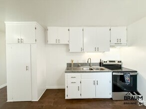 Building Photo - 15634 Leadwell St