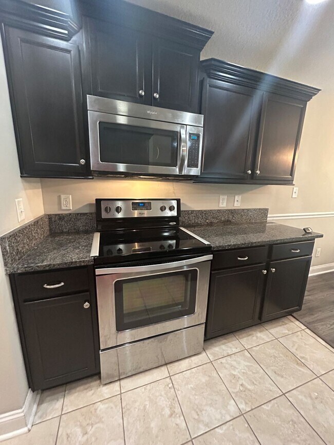 Building Photo - 440 Oakham Dr