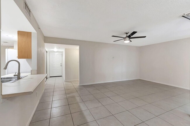 Building Photo - 2025 Lavers Cir