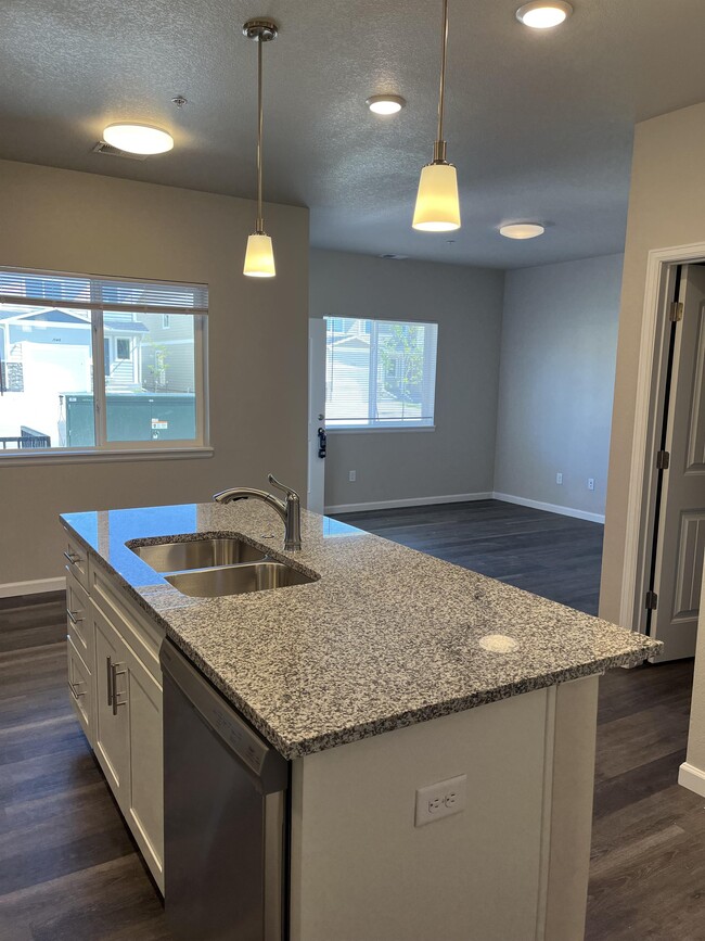 Building Photo - 1425 Richard Martin Dr