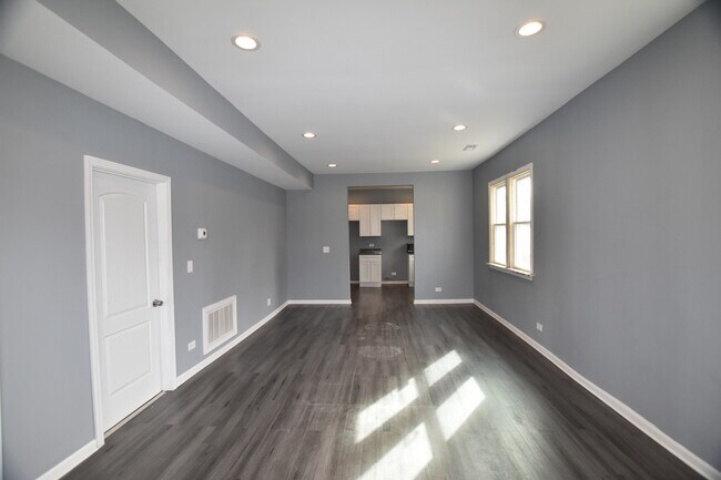 Building Photo - 208 Mound St