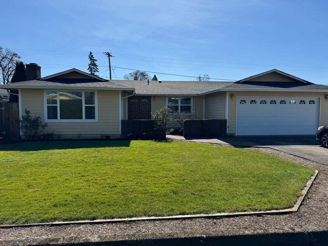 Stunning 4 bedroom 2 bathroom house in Cob... House Rental in Eugene