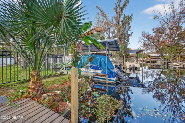 Foto del edificio - 56320 Cherry Tree Rd