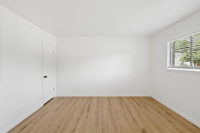 Foto del edificio - 806 E 13th St
