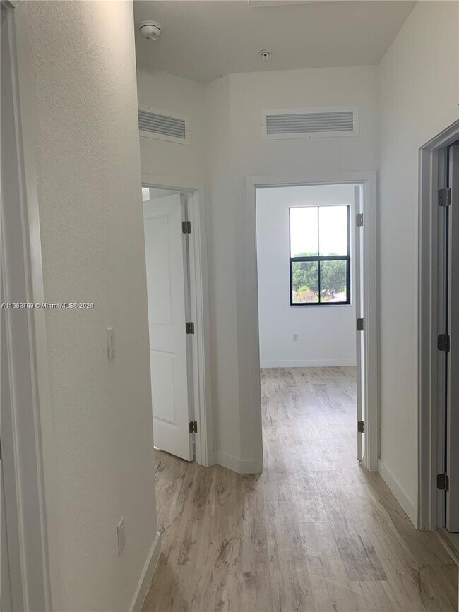 Foto del edificio - 15540 SW 136th St