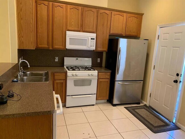 Building Photo - 4227 Benard Ct