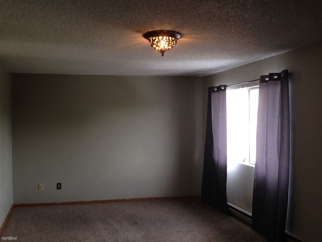 Building Photo - 557 Park St