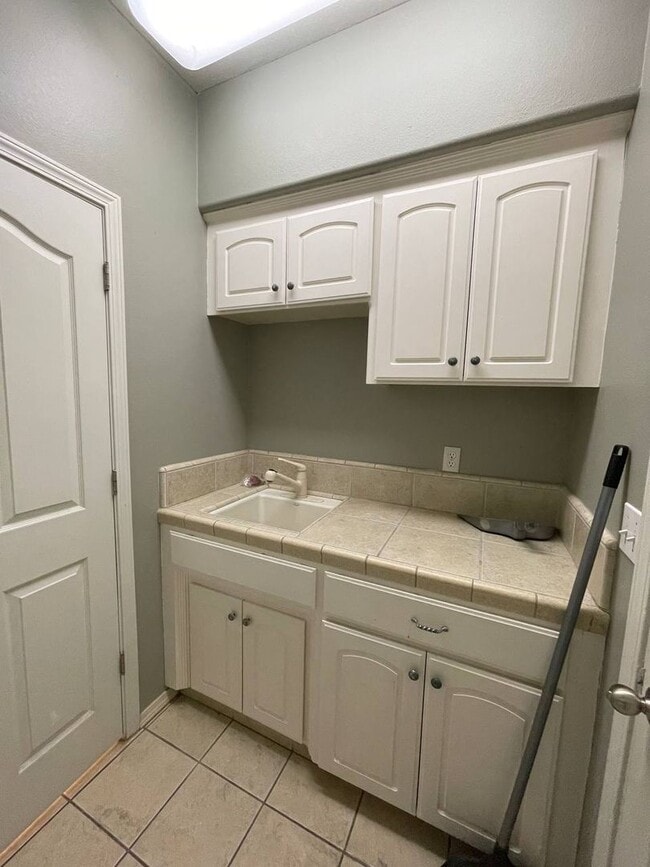 Building Photo - $500.00 off 1st Month's Rent!!