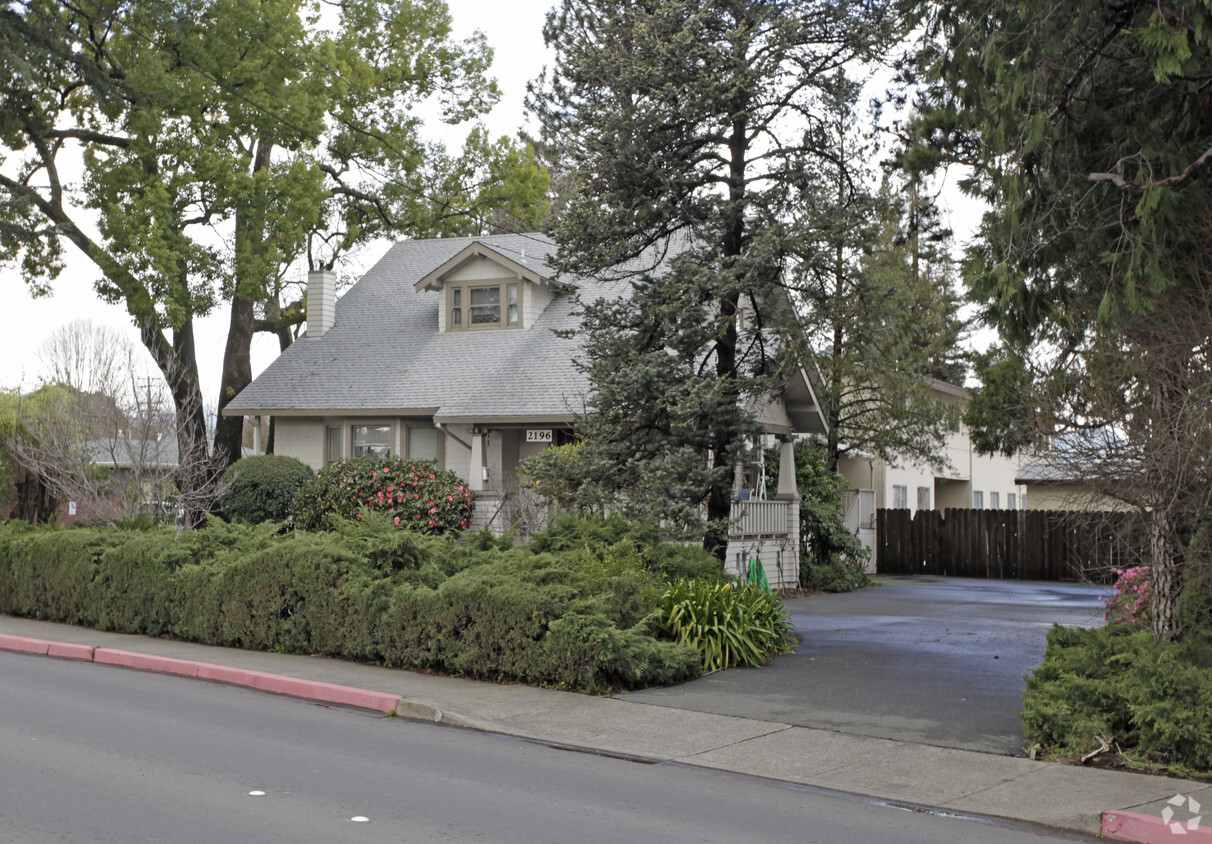 Primary Photo - Redwood Apartments