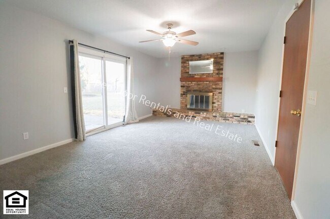 Building Photo - 3210 Kenaston Dr