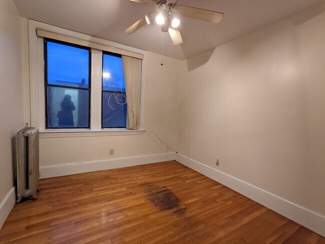 Building Photo - 11 Barrows St
