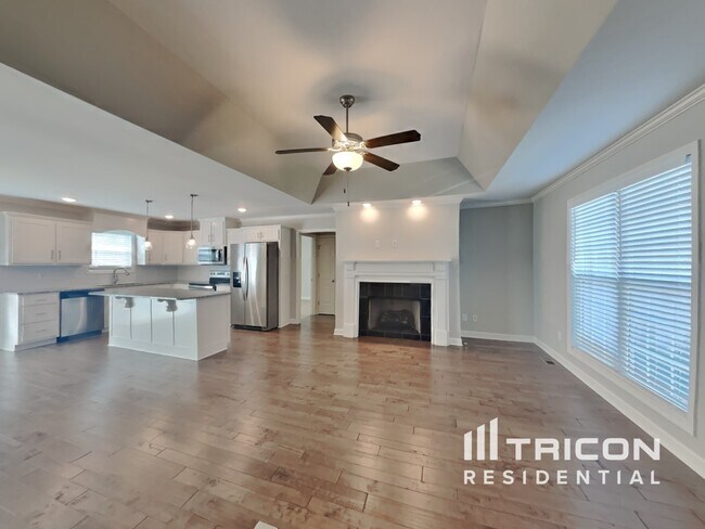 Building Photo - 704 Persimmon Pl