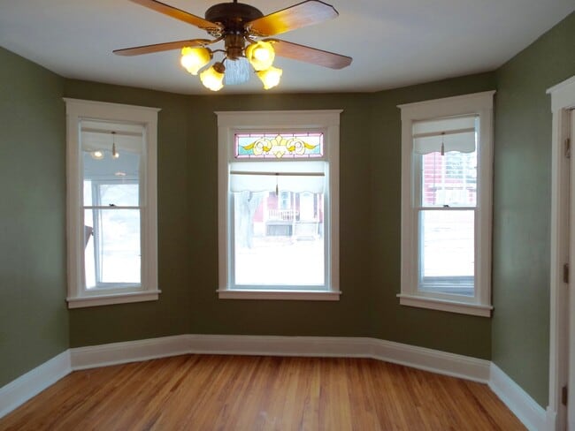 Building Photo - 603 S Batavia Ave