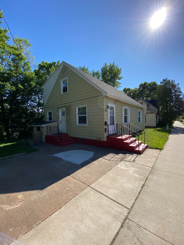Primary Photo - 605 Menomonie St